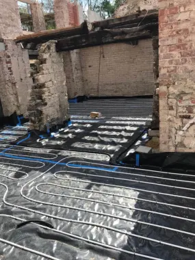 Renovation underfloor heating installation